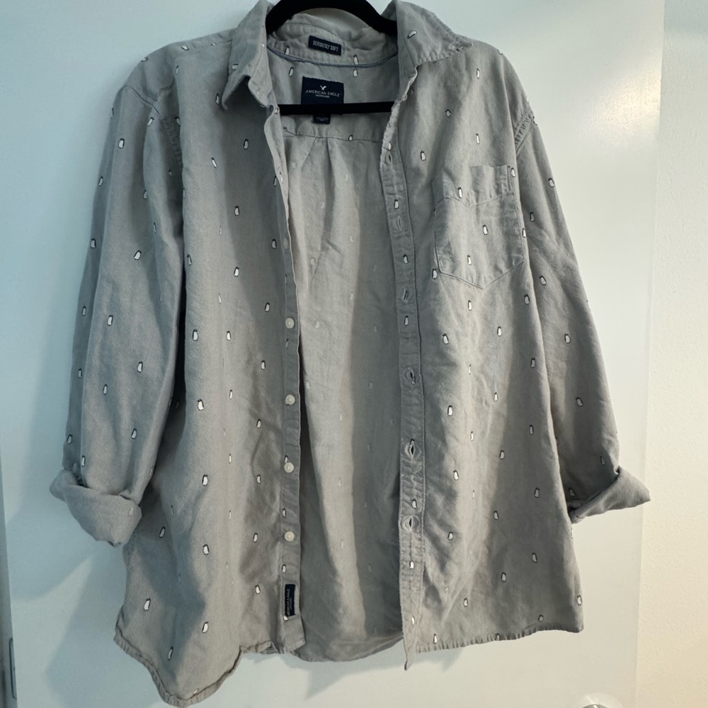 Gray Button-Up Shirt with Penguin Pattern size Large American Eagle